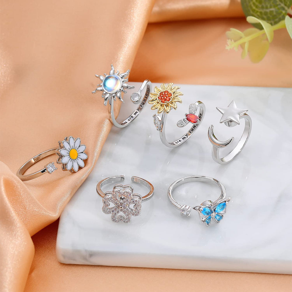FUNEIA butterfly ring designed for gentle spinning during commutes.