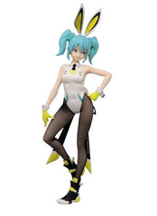 FURYU Hatsune Miku Bicute Bunnies Figure Street Ver side view enhances display variety.