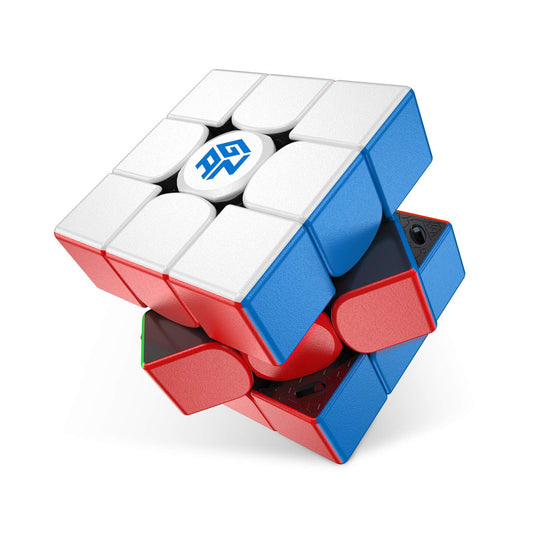 GAN 11 M Pro core magnet system enhances stability during fast turns.