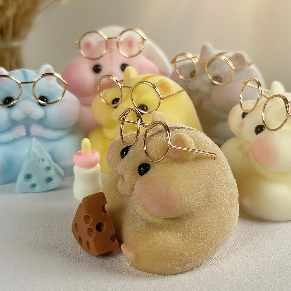 Fluffy fur texture and durable flocking on Generic Taba hamster toy for long-lasting fun.