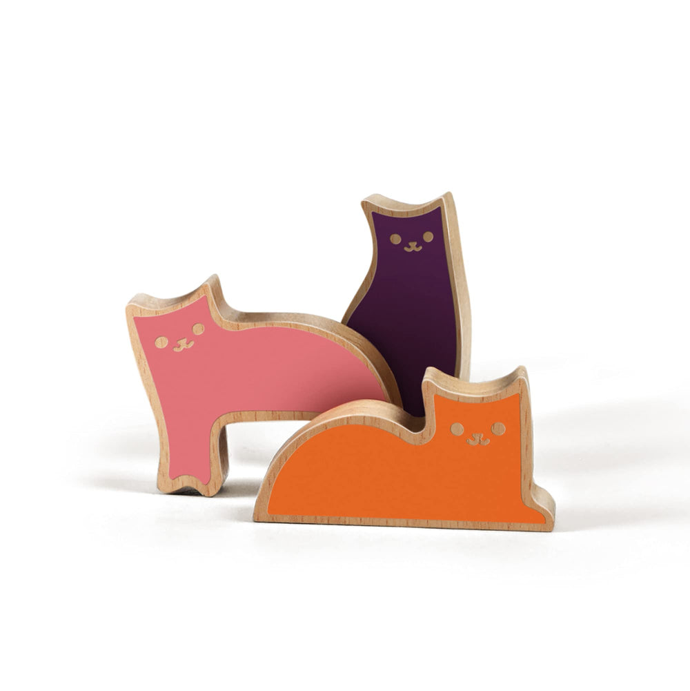Genuine Fred beechwood base with 15 cats supports concentration-friendly play.
