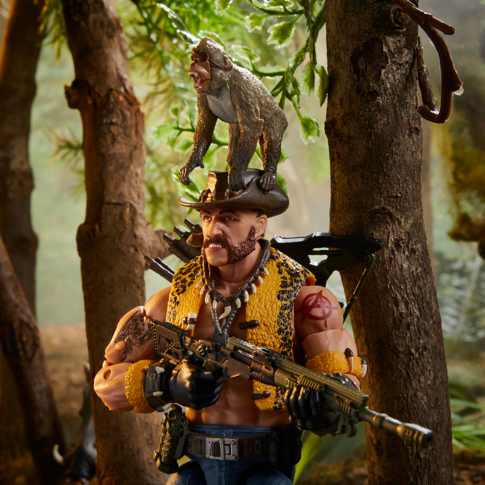 Additional weapon accessory expands pose and play possibilities.