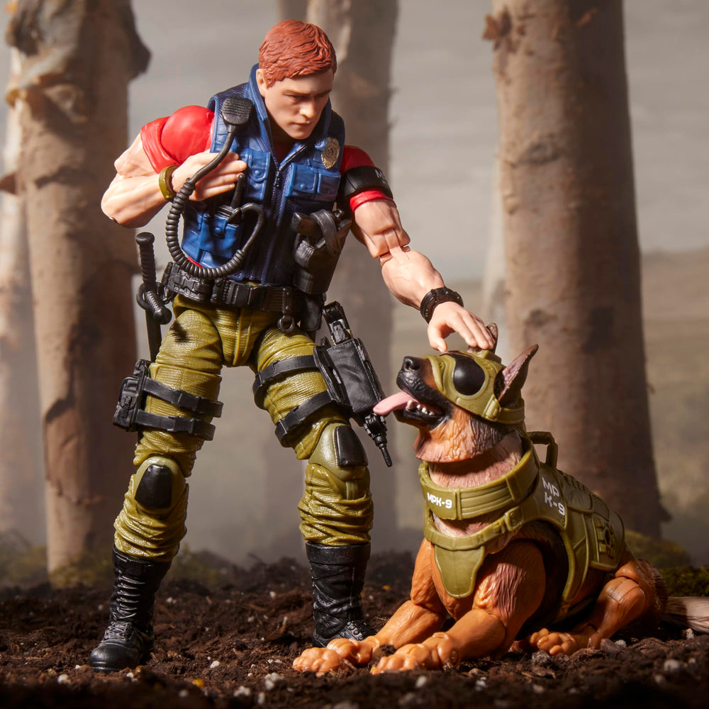 Includes 14 accessories for varied missions and display options