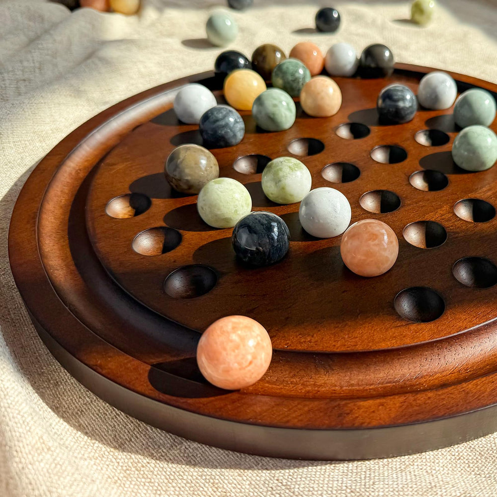Giftqulo Solitaire on a coffee table or desk adds an elegant focal point.