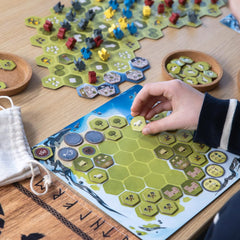 GIGAMIC Looot resource tiles display varied resources for tactical planning and expansion.