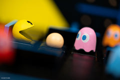 GIGAMIC Quoridor Pac-Man play area scene shows family-friendly setup