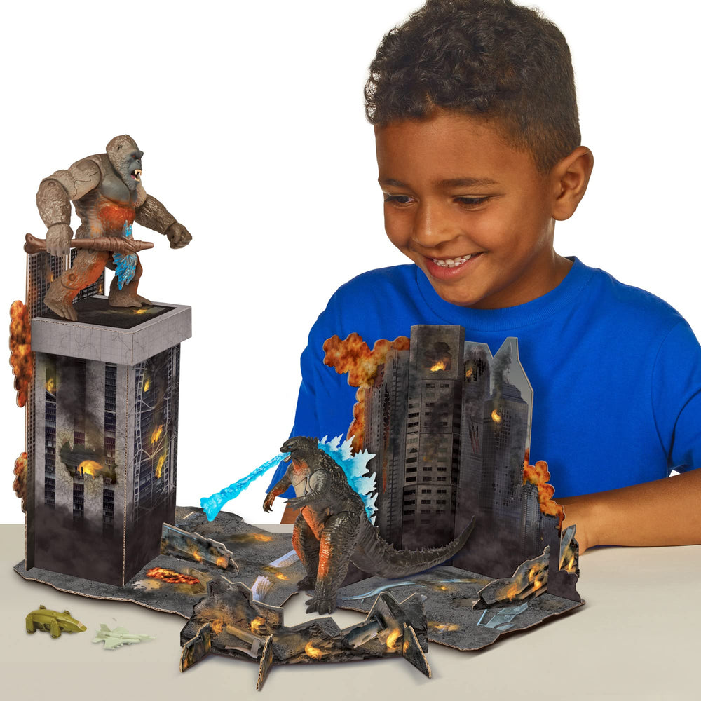 Kong battle axe accessory enhances dynamic poses and action scenes.