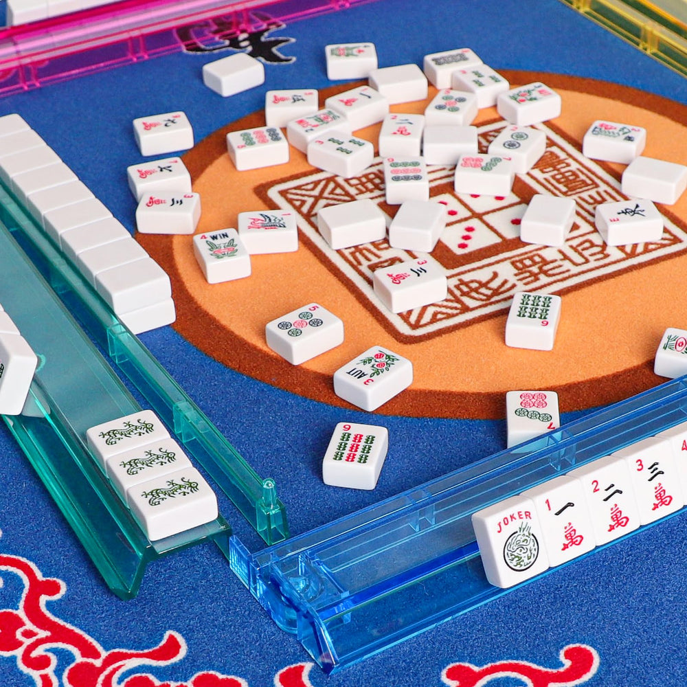 GUSTARIA dice and money chips enhance scoring and game immersion.