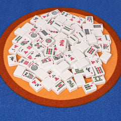 GUSTARIA space-saving design fits small tables and cozy game nights.