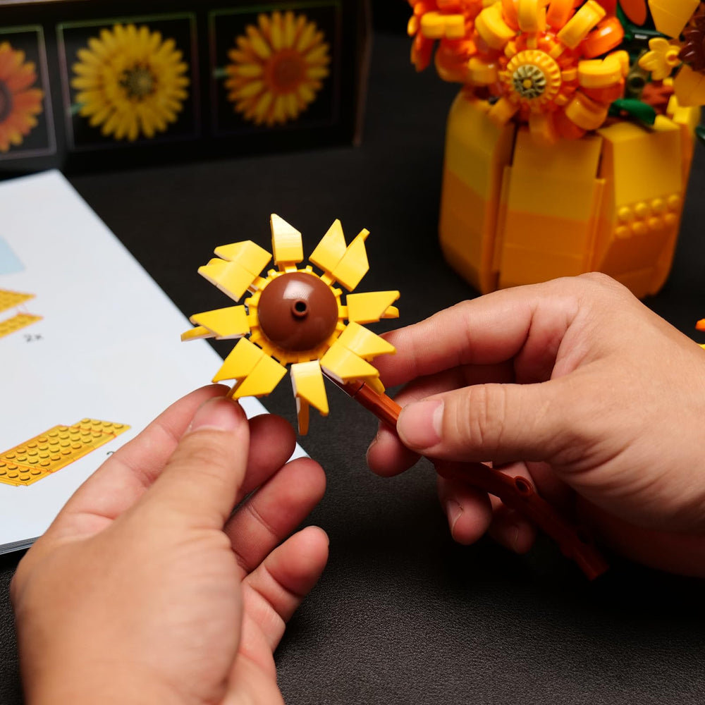 GXJTYYBS Sunflowers Building Bouquet non-toxic ABS construction for safe use.