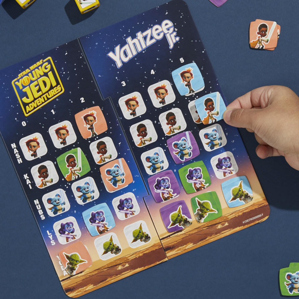 Hasbro Yahtzee Jr. Star Wars bright visuals create immersive kid-friendly gameplay.