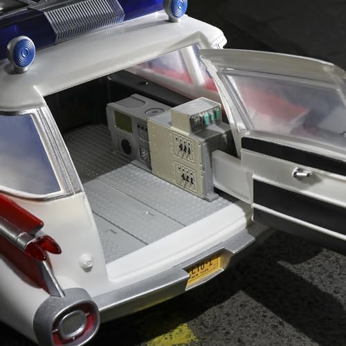 Hasbro Ghostbusters Ecto-1 1984 Amazon Exclusive packaging.