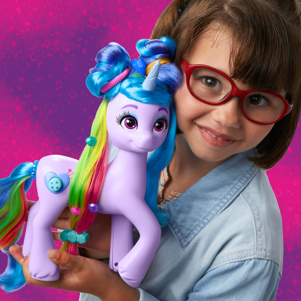 Hasbro Izzy Moonbow speaks English in interactive mode