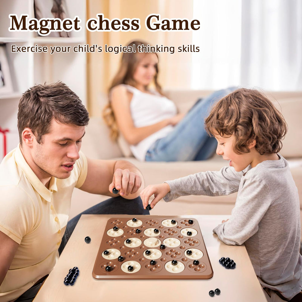 Hcusus connect-5 pieces game with black and white pieces ready for five-in-a-row