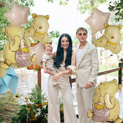 Heboland Pooh stars foil balloons create a playful party backdrop.