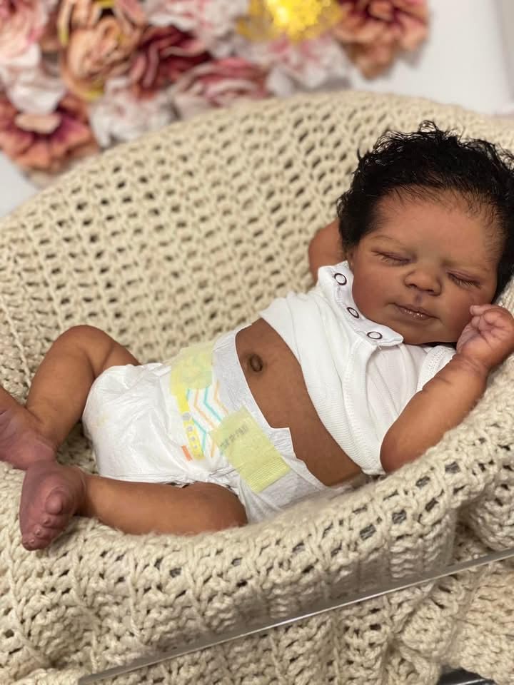 Hengluck Reborn 18-inch full-body doll for imaginative play.