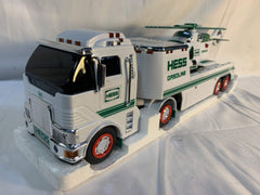 Hess 2006 flatbed trailer supports hauling action for kids' games.