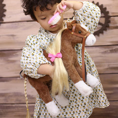 HollyHOME horse accessories include a comb and pink hairpin for hair styling.