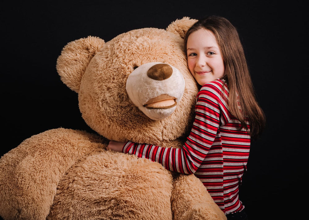 HollyHOME teddy bear with moving mouth adds playful interaction.