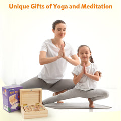 Homotte instruction dice ready to guide kids through simple poses.