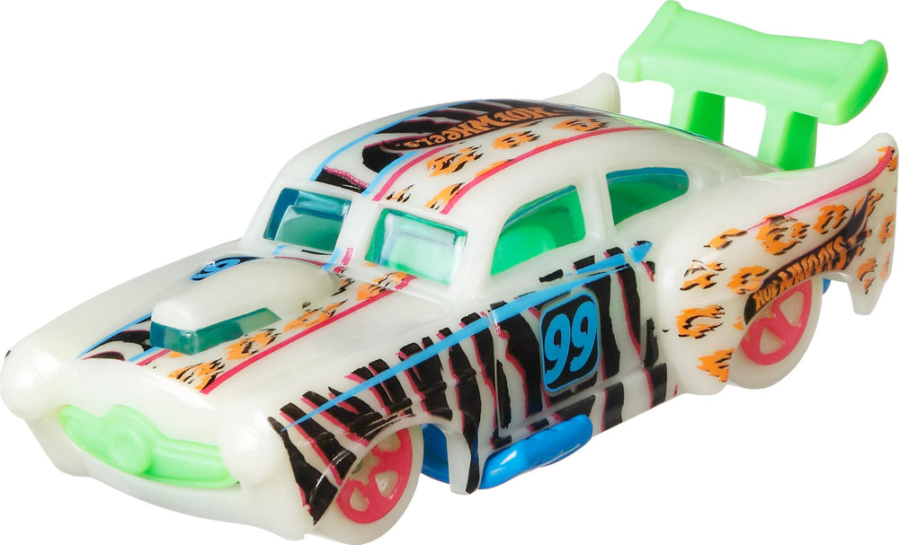Hot Wheels 1:64-scale vehicles display enables easy organizing and reconfiguration for action-packed play.