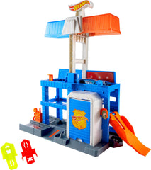 Hot Wheels City Downtown Police Tower elevator on the second floor for multi level storytelling