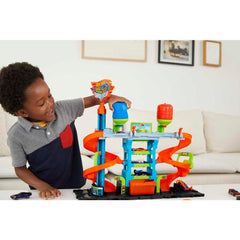 Hot Wheels City Mega Car Wash red tank action shows color change back to original for imaginative play