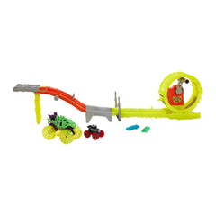 Hot Wheels track set with oversized Skelesaurus in pursuit for action-packed play.