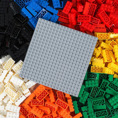 HUIZDQ 500-piece classic bricks with gray baseplate enable imaginative building sessions.