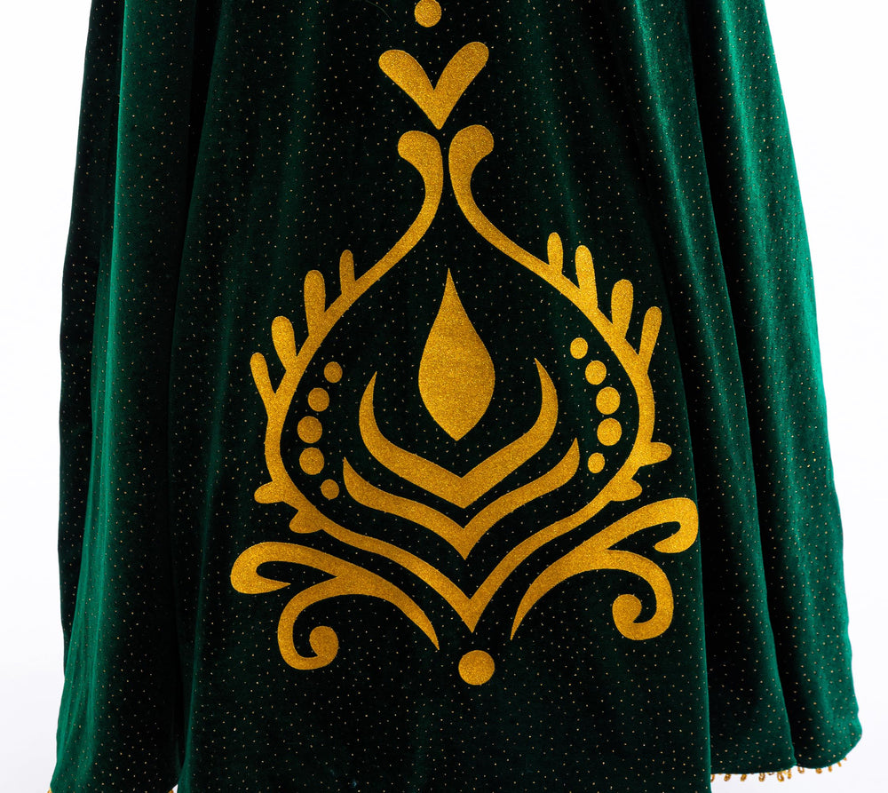 Hulaha velvet cape ideal for parties and photo days with bold princess flair.