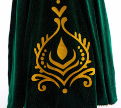 Hulaha velvet cape ideal for parties and photo days with bold princess flair.