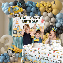 HYCSANBAO foil fringe curtains add drama and a photo-ready entry.