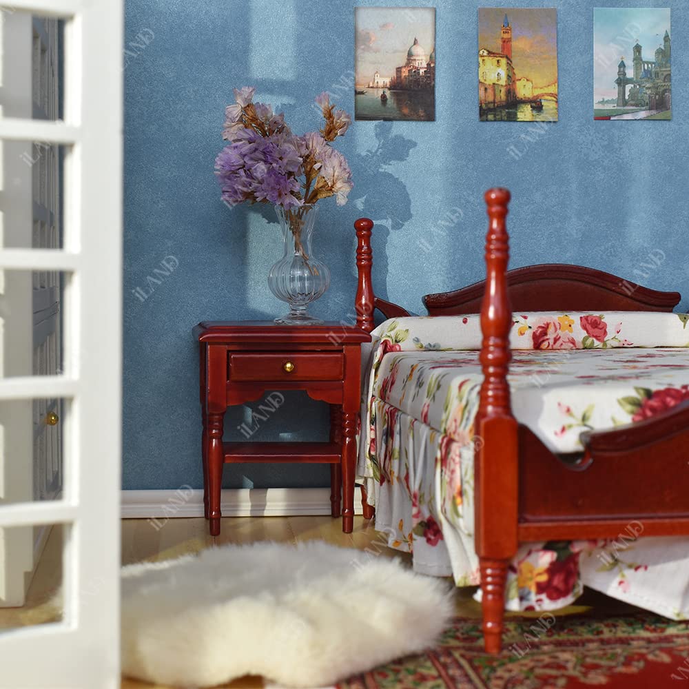Iland bed floral bedding detail adds charm to the mahogany bed scene