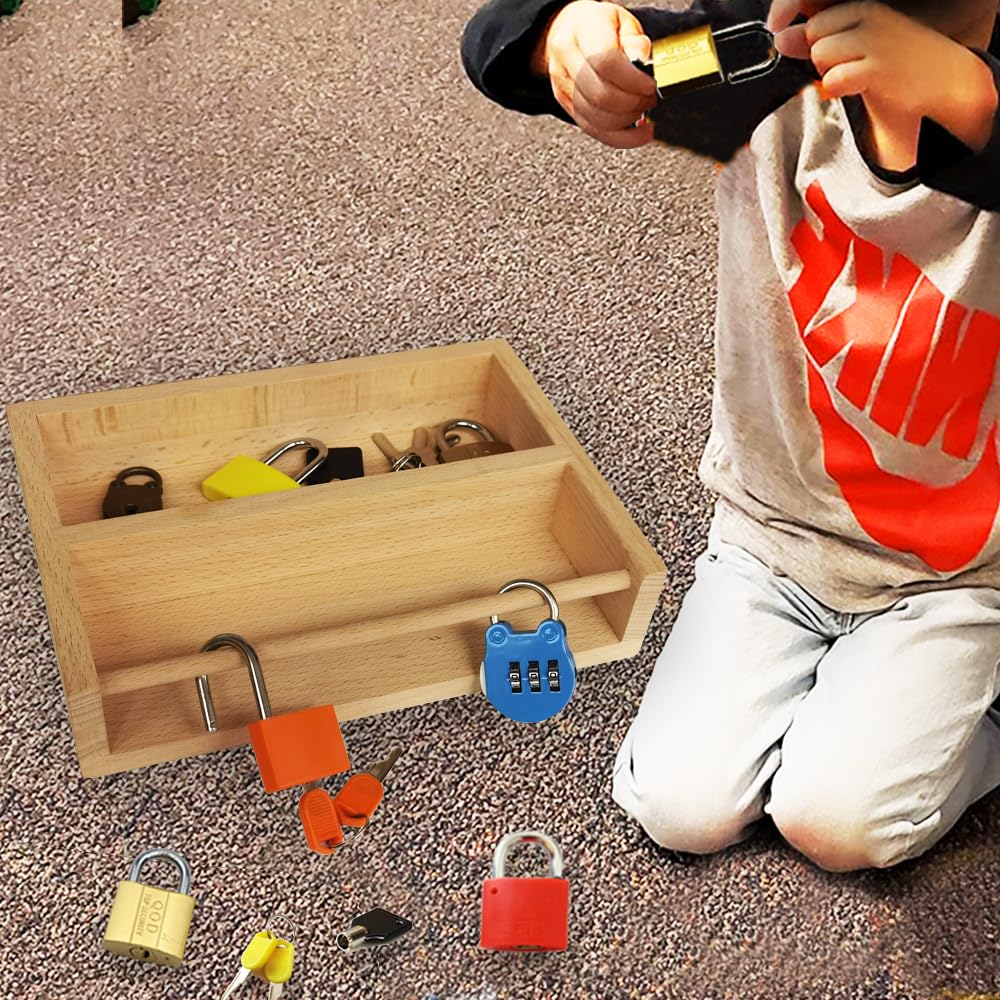 Inslat family play scene highlights shared learning with parents during activity.