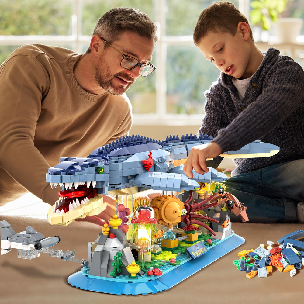 INSOON hammerhead chase figure enhances action within the ocean scene