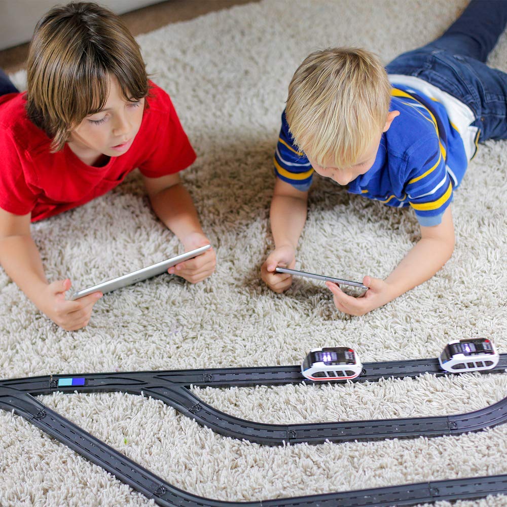 Intelino Smart Train Starter Wooden Track Compatibility demonstrates cross-brand use.