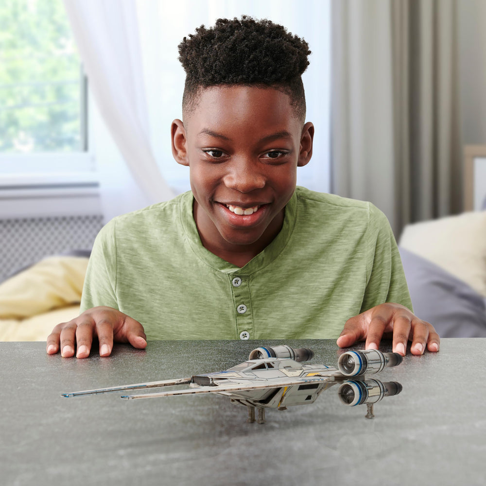 Jazwares Star Wars U-Wing opening cockpit for immersive pilot play