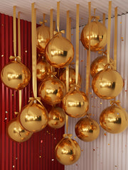 Jenaai 30-piece round foil balloons in gold for festive ceiling decor.