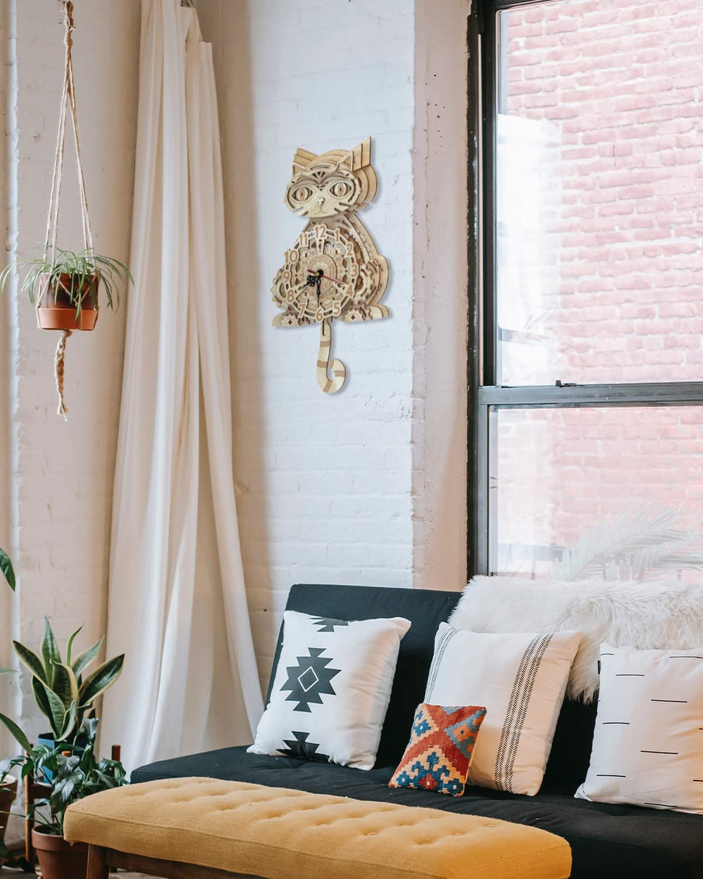 JigToy cat clock powered by a single AA battery for quiet timekeeping