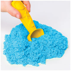 Kinetic Sand dig scoop tool helps digging and sculpting flow.