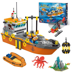 Kiothdre City Ocean Explorer Ship with LED lights for immersive play
