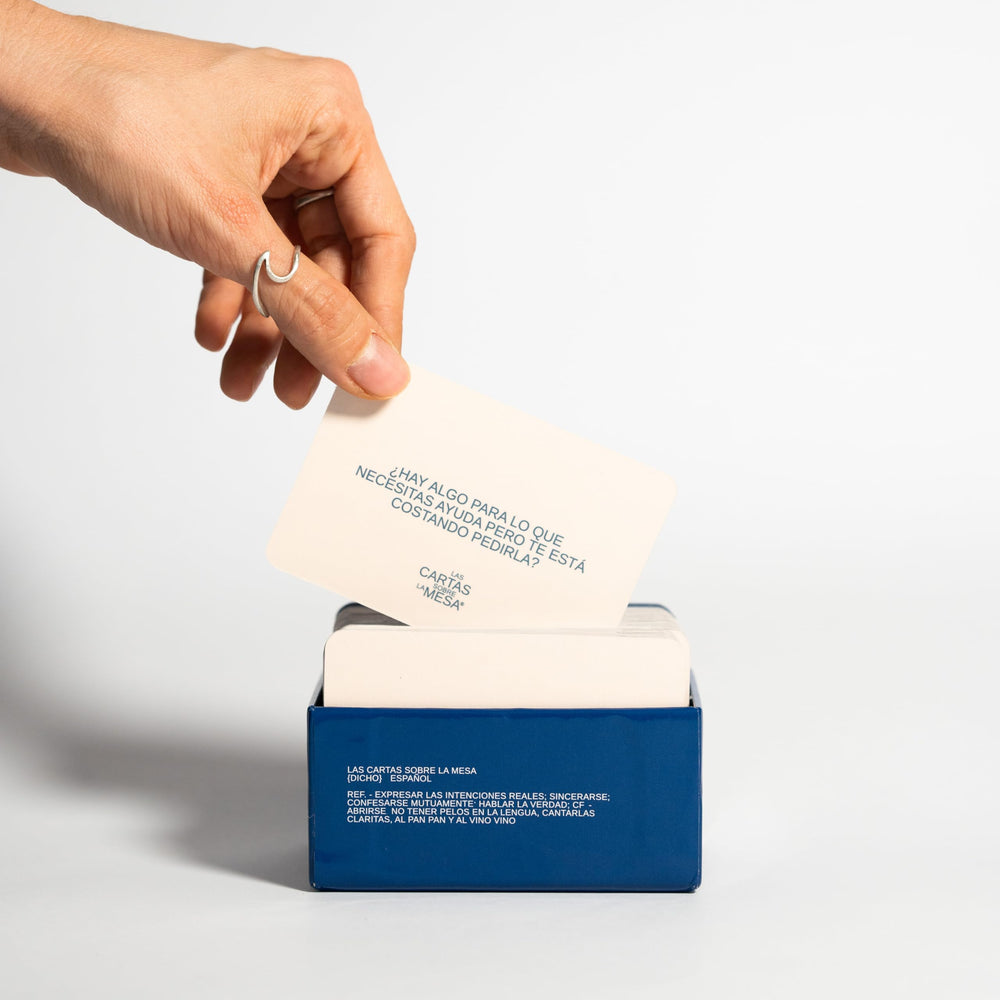 LAS CARTAS SOBRE LA MESA Spanish Edition durable box designed for years of use