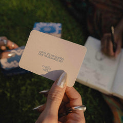 LAS CARTAS SOBRE LA MESA gift-friendly deck for birthdays and holidays