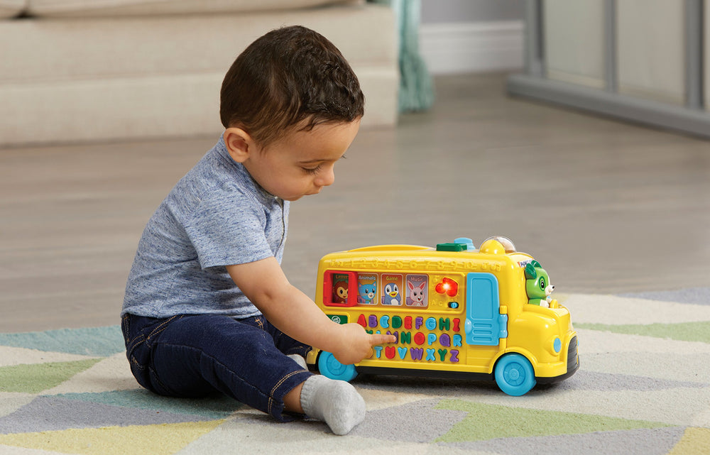 LeapFrog Phonics Fun Animal Bus game mode has characters hop off the bus.