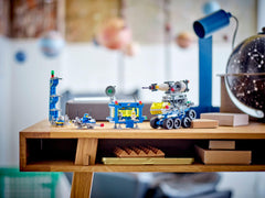 LEGO 40712 Micro Rocket Launchpad: micro spaceship with characters supports role-play storytelling