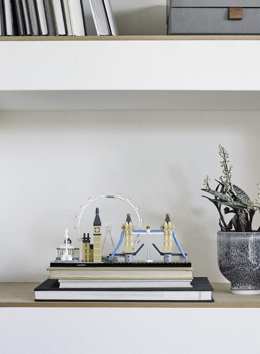 LEGO Architecture London Skyline 21034 London Eye miniature ideal for coffee-table display.