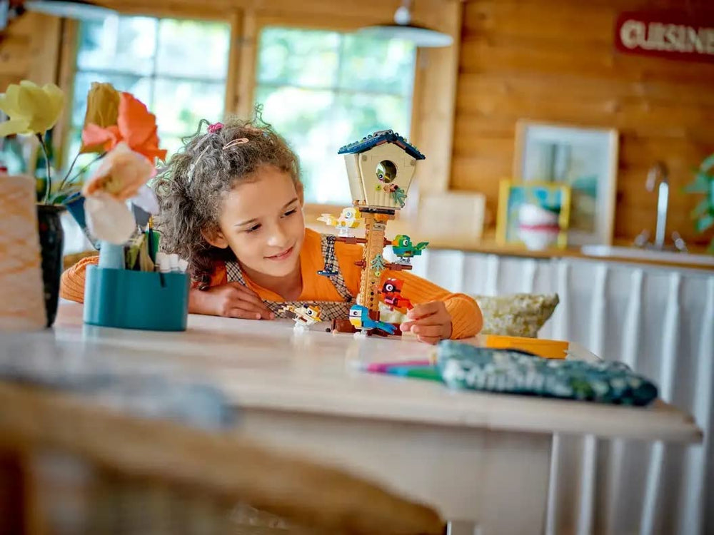 LEGO park bench connects with birdhouse for cozy outdoor scenes.