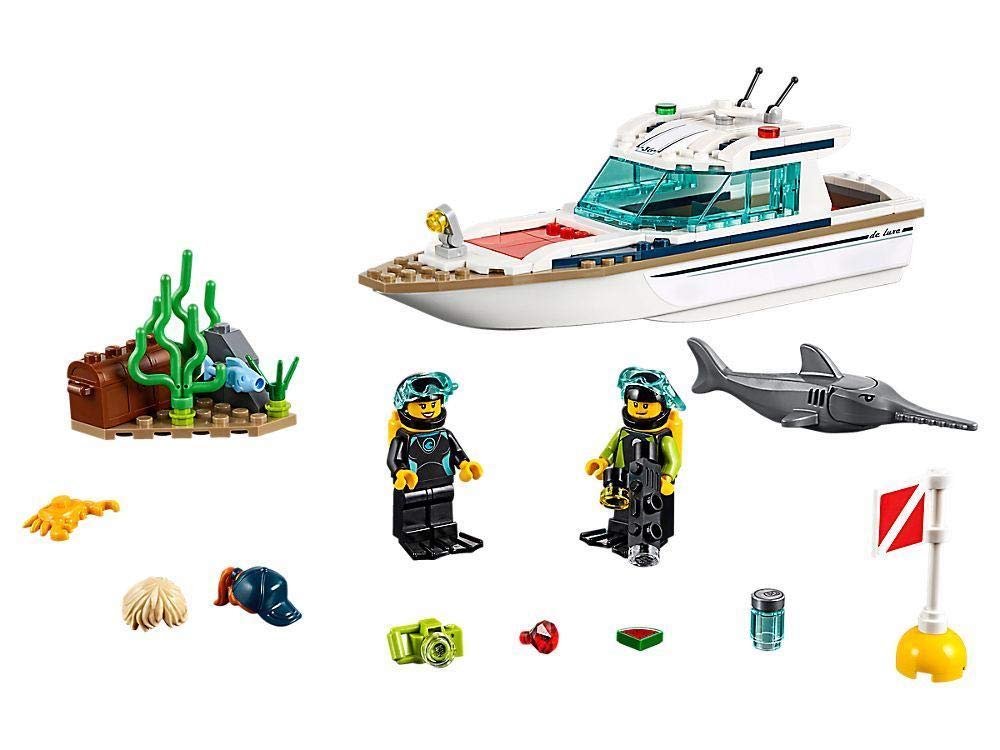 LEGO City Diving Yacht turning searchlight enhances underwater exploration at night