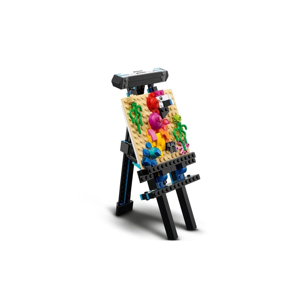 LEGO Creator Fish Tank 31122 assembled model demonstrates three-dimensional building play.