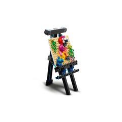 LEGO Creator Fish Tank 31122 assembled model demonstrates three-dimensional building play.